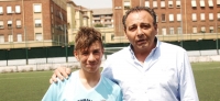 Steve Caroppo in una foto d&#039;archivio del Torneo dei Campioni, premiato da Cosimo Agnino del Cenisia