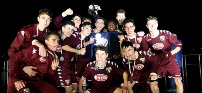 Il Torino 2001 festeggia la vittoria del Torneo Beppe Viola - Arco di Trento 2018