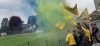 I tifosi tingono il cielo di verde blu e giallo